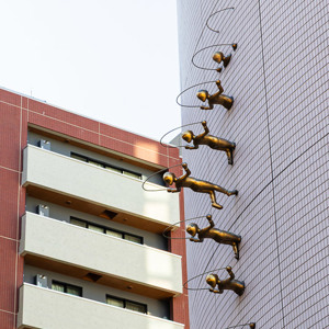 2026-02-09 - Kunst aan een muur<br/>Tokio - Japan<br/>Canon EOS R5m2 - 105 mm - f/8.0, 1/125 sec, ISO 500