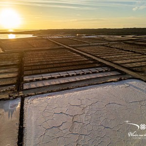 2025-10-25 - Het laatste zonlicht strijkt over de zoutpannen<br/>Salinas de Janubio - Yaiza - Spanje<br/>FC3582 - 6.7 mm - f/1.7, 1/5000 sec, ISO 110