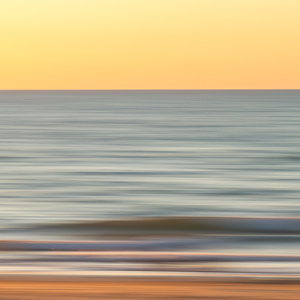 2013-08-13 - Beach Colours - zonsondergang IV<br/>Strand - Morondava - Madagascar<br/>Canon EOS 7D - 88 mm - f/16.0, 1/13 sec, ISO 200