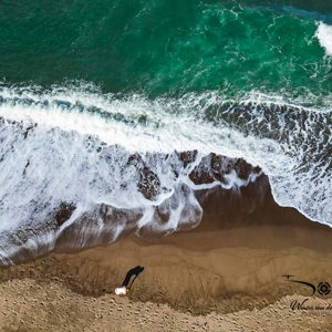 2023-06-19 - Schelpen zoeken op het strand, van boven gezien<br/>Berwick-upon-Tweed - Engeland<br/>FC3582 - 6.7 mm - f/1.7, 1/4000 sec, ISO 140