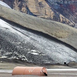 2017-01-04 - Ook de bergen hadden mooie kleuren en vormen<br/>Whaler’s Bay - Deception Island - Antarctica<br/>Canon EOS 7D Mark II - 100 mm - f/8.0, 1/1250 sec, ISO 1600