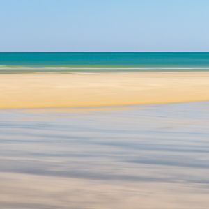 2013-08-05 - Beach Colours - lijnen in het gele zand<br/>Strand - Morondava - Madagascar<br/>Canon EOS 7D - 58 mm - f/16.0, 1/60 sec, ISO 100