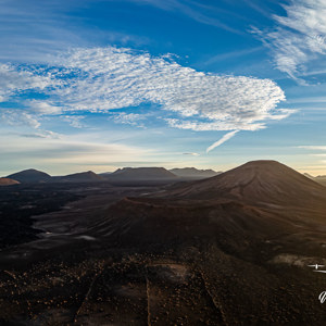 2025-10-26 - Zonsopkomst boven het vulkaanlandschap<br/>Los Hervideros - Yaiza - Spanje<br/>FC3582 - 6.7 mm - f/1.7, 1/2500 sec, ISO 100