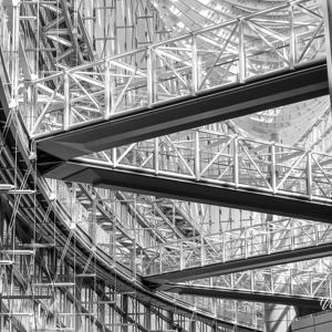 2026-02-12 - Lijnenspel in het gebouw<br/>Tokyo International Forum - Tokio - Japan<br/>Canon EOS R5m2 - 94 mm - f/8.0, 0.01 sec, ISO 200