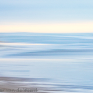 2020-01-04 - Beach Colours - lichtblauw<br/>Strand - Katwijk aan zee - Nederland<br/>Canon EOS 7D Mark II - 100 mm - f/20.0, 1/6 sec, ISO 200