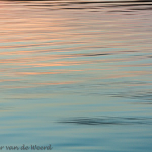 2018-07-27 - Warm licht van de zonsondergang in het water<br/>Heulse Waard - Schalkwijk - Nederland<br/>Canon EOS 5D Mark III - 200 mm - f/14.0, 1/8 sec, ISO 200