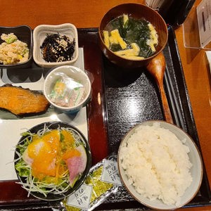 2026-02-13 - Heerlijk Japans ontbijt<br/>Premier Hotel Cabin Shinjuku - Tokio - Japan<br/>SM-G981B - 2.2 mm - f/2.2, 0.02 sec, ISO 160
