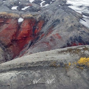 2017-01-04 - Prachtige kleuren in de rotsen<br/>Whaler’s Bay - Deception Island - Antarctica<br/>Canon EOS 7D Mark II - 100 mm - f/8.0, 1/800 sec, ISO 1600