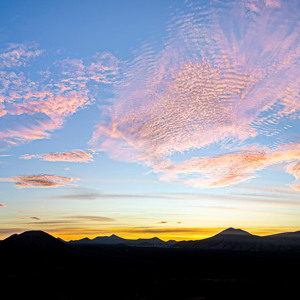 2025-10-26 - Vulkanen met prachtige lucht<br/>Los Hervideros - Yaiza - Spanje<br/>FC3582 - 6.7 mm - f/1.7, 1/640 sec, ISO 120