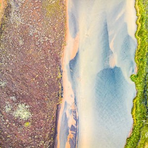 2023-09-09 - Kleurige gletsjer-rivier, recht van boven<br/>Zuidkust - IJsland<br/>FC3582 - 6.7 mm - f/1.7, 1/160 sec, ISO 100