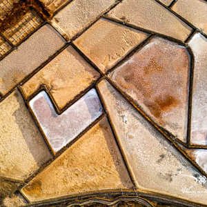 2025-10-25 - Tangram voor drone-bezitters<br/>Salinas de Janubio - Yaiza - Spanje<br/>FC3582 - 6.7 mm - f/1.7, 1/1500 sec, ISO 100